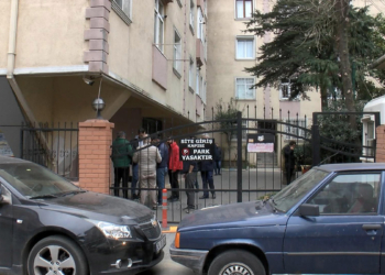 Fatih'te maskeli iki kişiden 500 bin Euroluk gasp