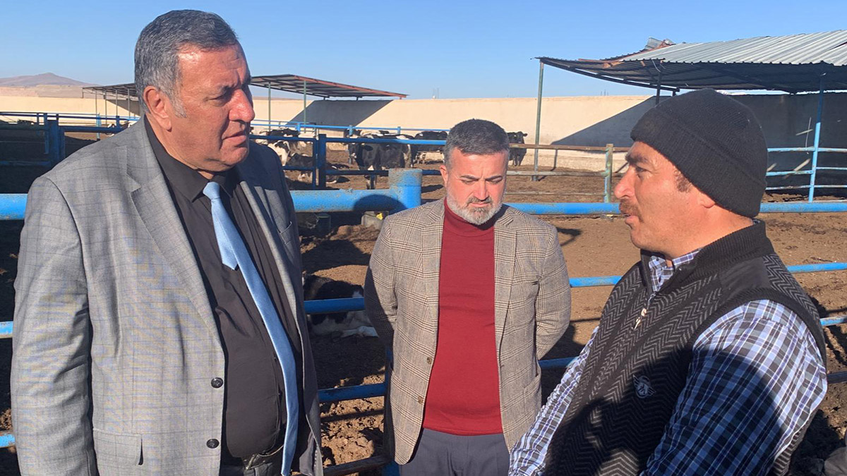 CHP Niğde Milletvekili Ömer Fethi Gürer, "Süt ve et krizi derinleşiyor. Hayvancılıkta sorun keserek değil, bakarak çözülür. İthal hayvan, ithal et, ithal süt tozuna yol mu yapılıyor?" dedi.
