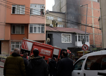 Gecekonduda çıkan yangın yan binalara da sıçradı