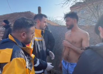 Gecekondudaki yangından duvarı kırarak kurtuldu