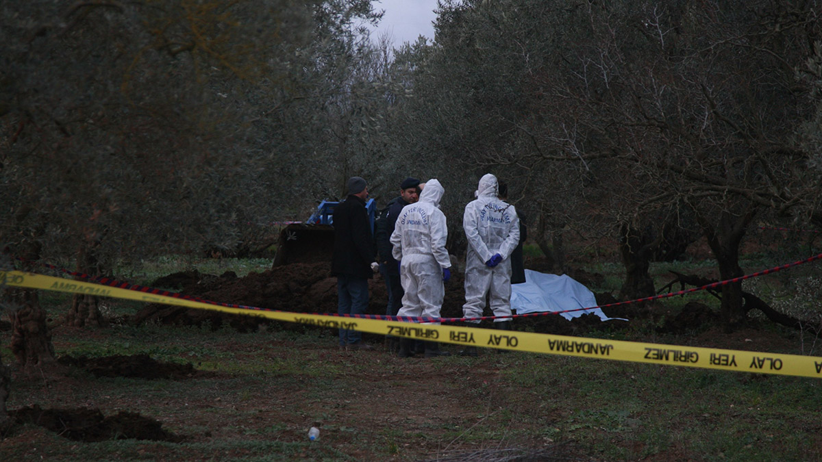 Gübreden kadın cesedinin çıktığı bahçede arama