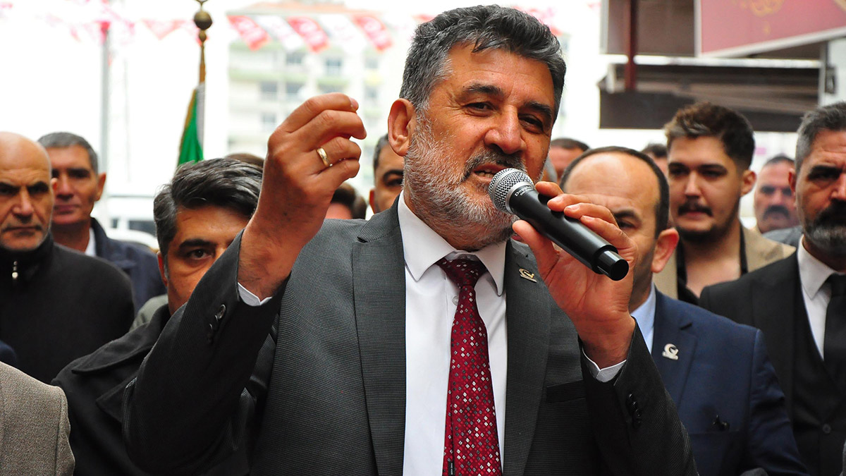 Hiçbir siyasi parti demokratik yapıda değil