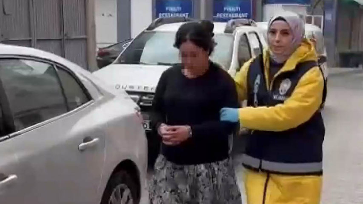 Hırsızlık şüphelisi kuzenler, ev sahibine yakalandı