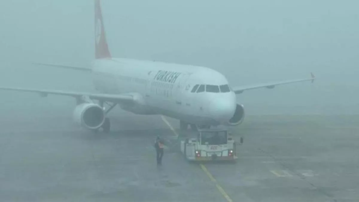 İstanbul'da sis hava trafiğini aksattı