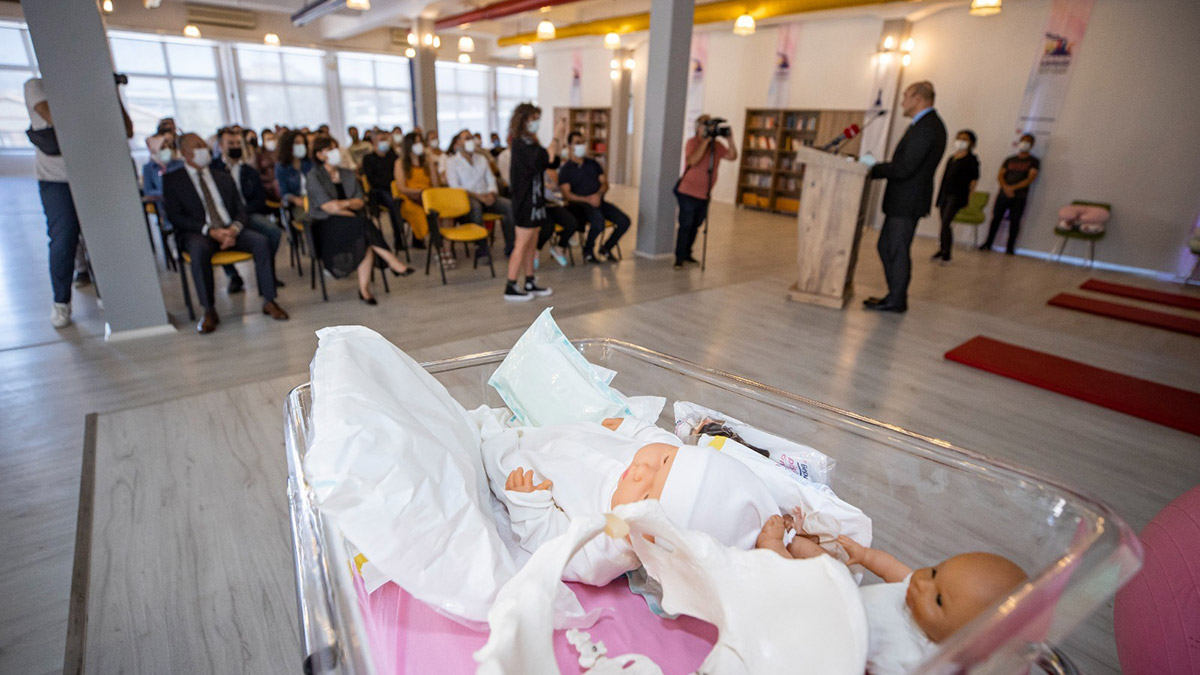 İzmir'de anne adaylarına Gebe Beslenme Paketi