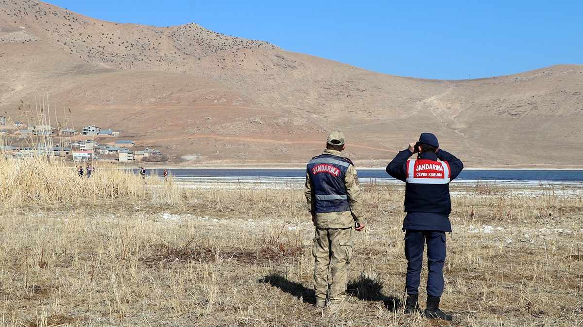 Jandarmanın ötücü kuğu nöbeti