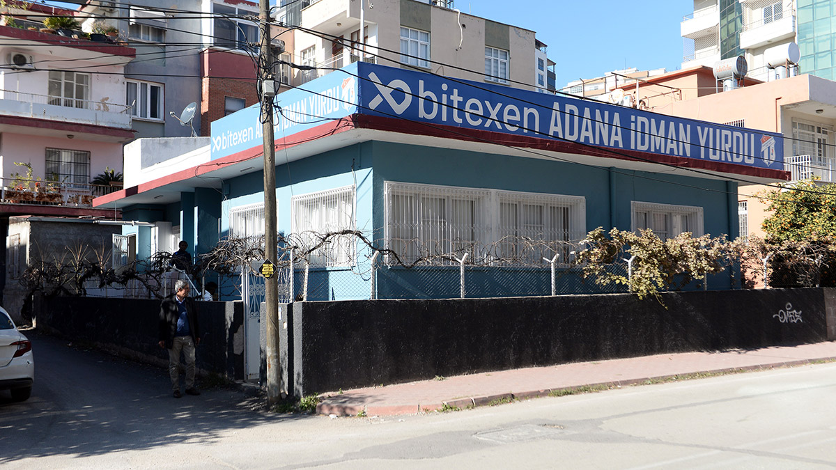 Kadın futbolcuların malzemeleri çalındı