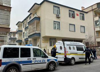 Kapısının önünde ölü bulundu