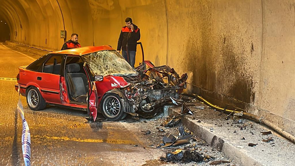 Karabük'te otomobil ile tır çarpıştı; 1 ölü, 2 yaralı