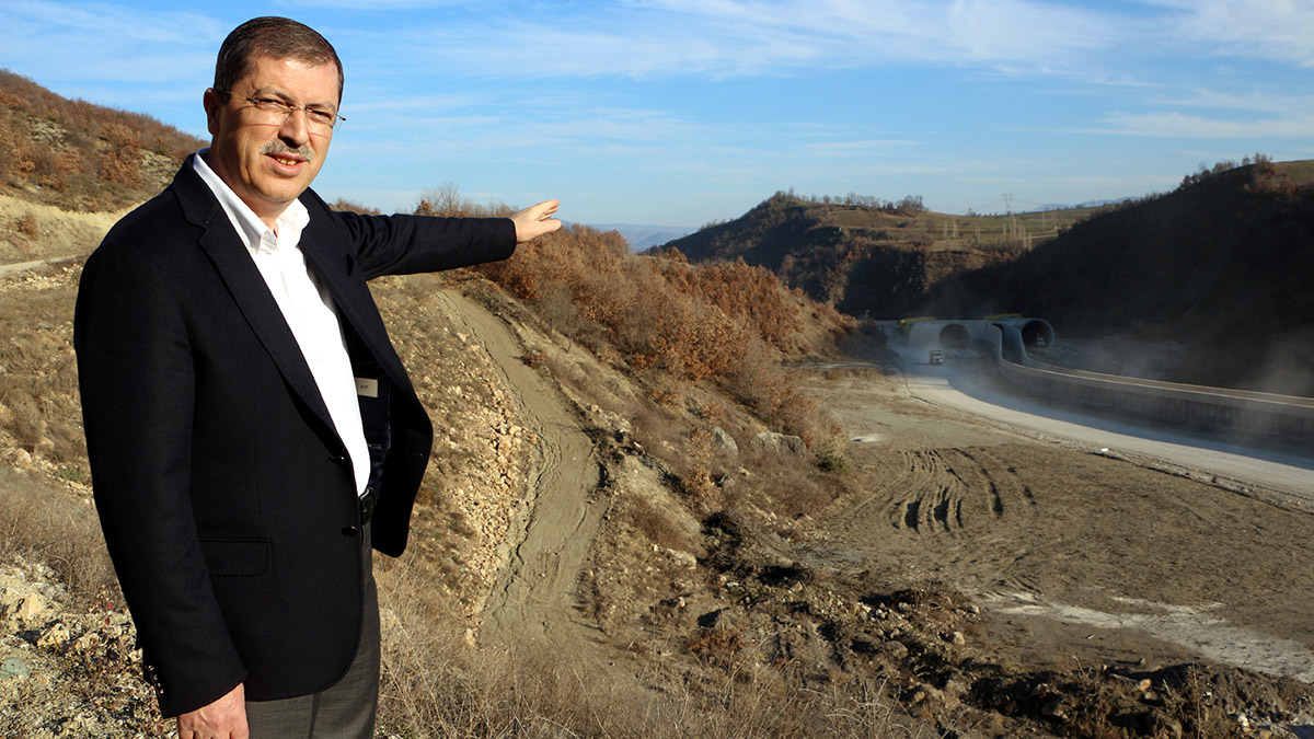 Karadeniz'de bölünmüş yol çalışmaları sürüyor