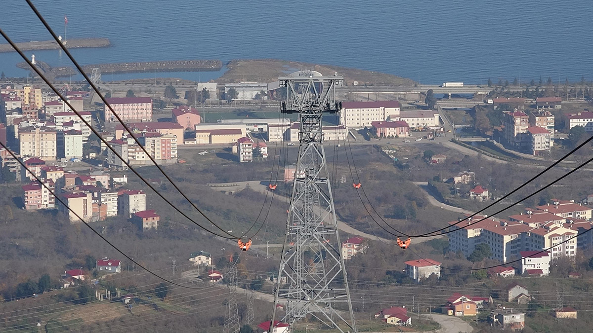 15 Temmuz Köprüsü'nde köpeğe yardım edenler konuştu Karadeniz’in en uzun teleferiği, 4 yıl sonra çalıştırılıyor
