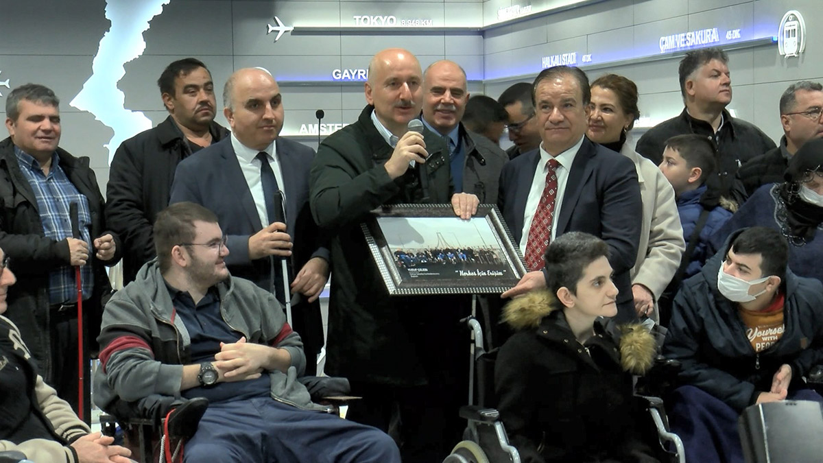 Karaismailoğlu engellilerle Kağıthane metrosunu gezdi