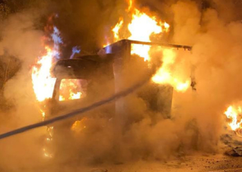 Kargo yüklü TIR alev alev yandı