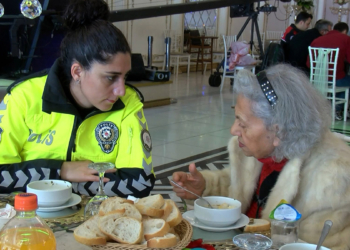Kartal'da huzur evi sakinlerine moral yemeği