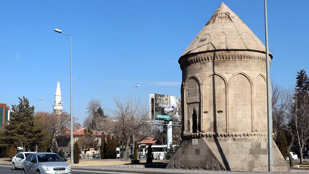 Kayseri'de Döner Kümbet'in ziyarete açılması önerisi