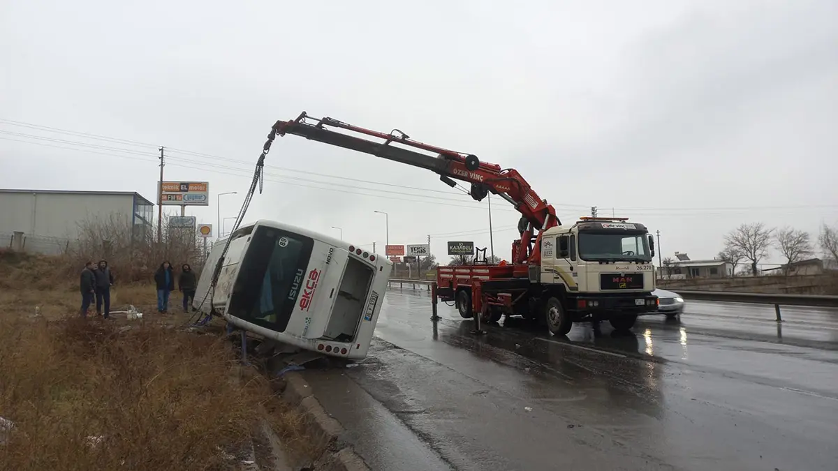 Kayseri'de işçi servisi devrildi: 25 yaralı