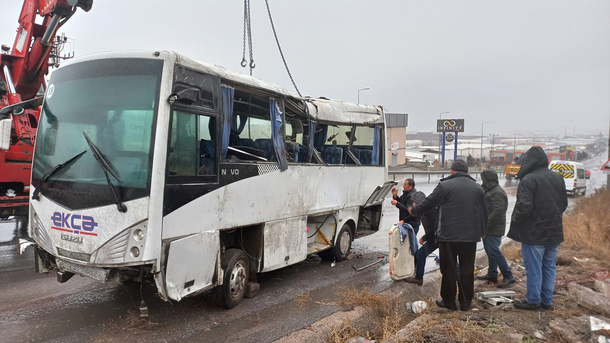 Kayseri'de işçi servisi devrildi: 25 yaralı