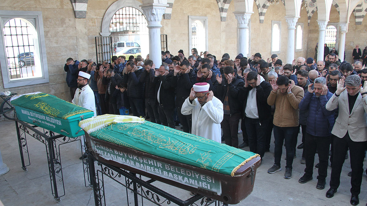 Kazada ölen abla-kardeş toprağa verildi