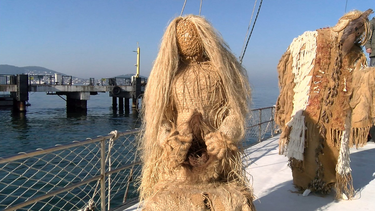 Kenevirden yapılan sanat eserleri tekneyle taşındı