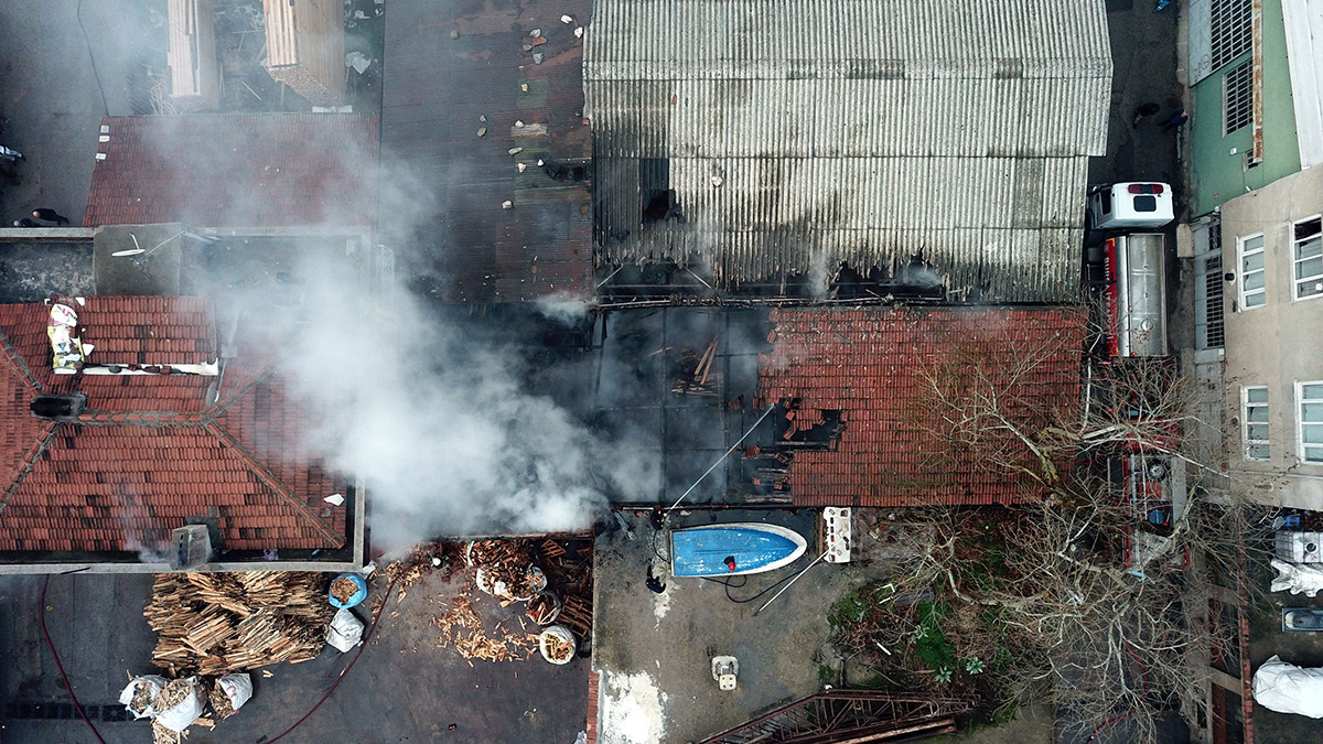 Kereste imalathanesinde çıkan yangın, söndürüldü