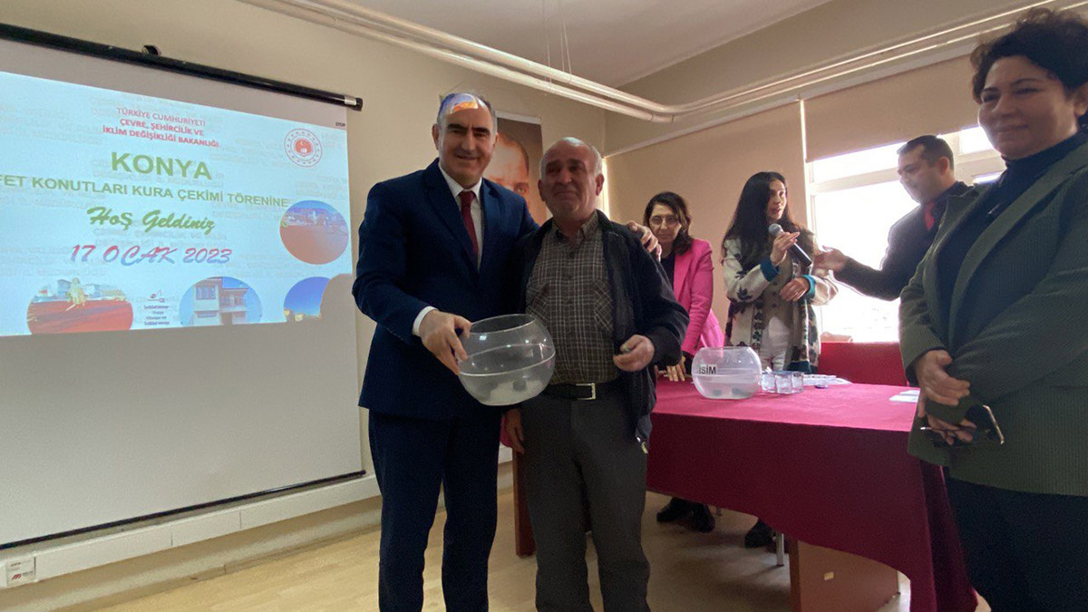 Konya'da depremzedeler yeni evlerine kavuştu