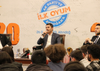Kurum, Altın Mekan Kütüphanesi'nde gençlerle buluştu