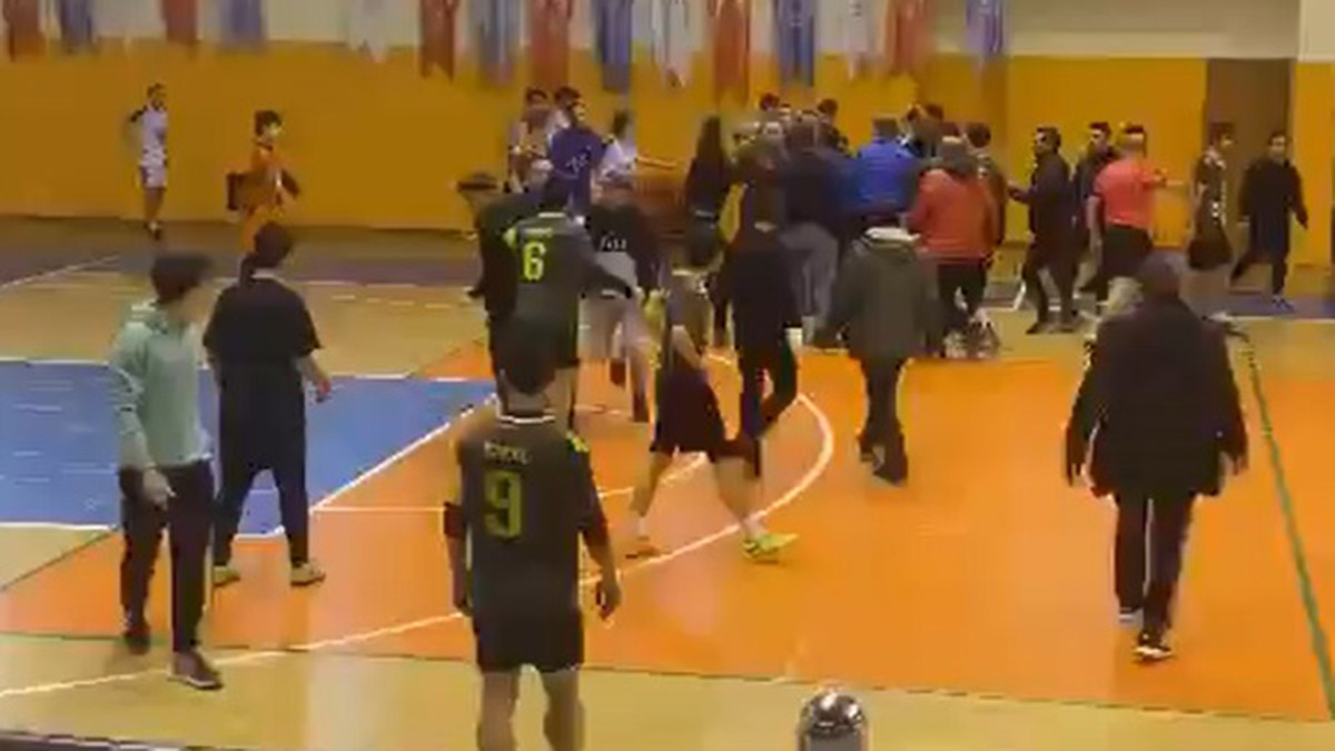 Liseler arası futsal turnuvasında kavga