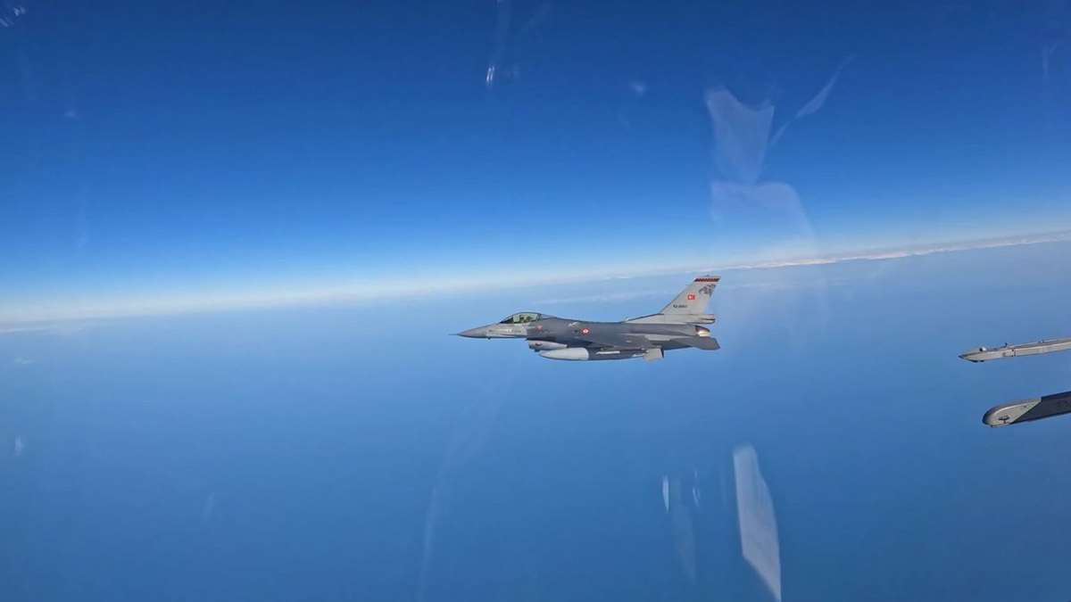 MSB, F-16'ların eğitim uçuşunu paylaştı