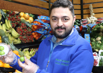 Manavlarda tane dönemi; 5 adet kiraz 125 TL