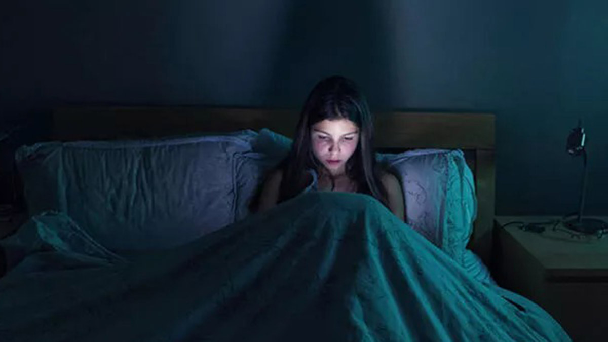 Mavi ışık melatonin hormonunu baskılıyor