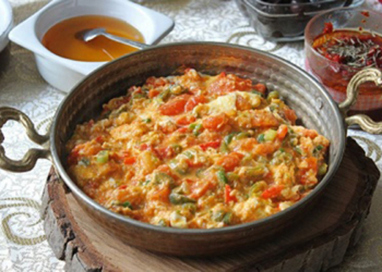 Menemen soğanlı mı olur soğansız mı olur?