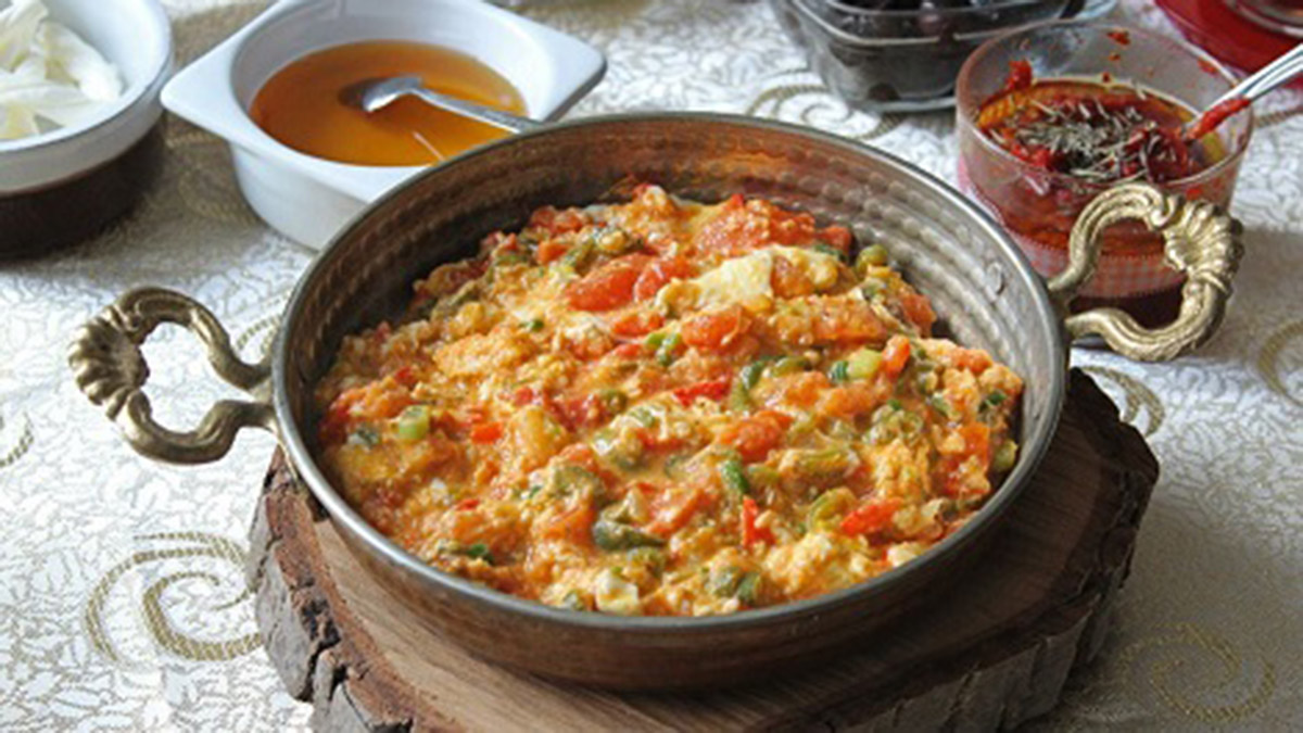 Menemen soğanlı mı olur soğansız mı olur?