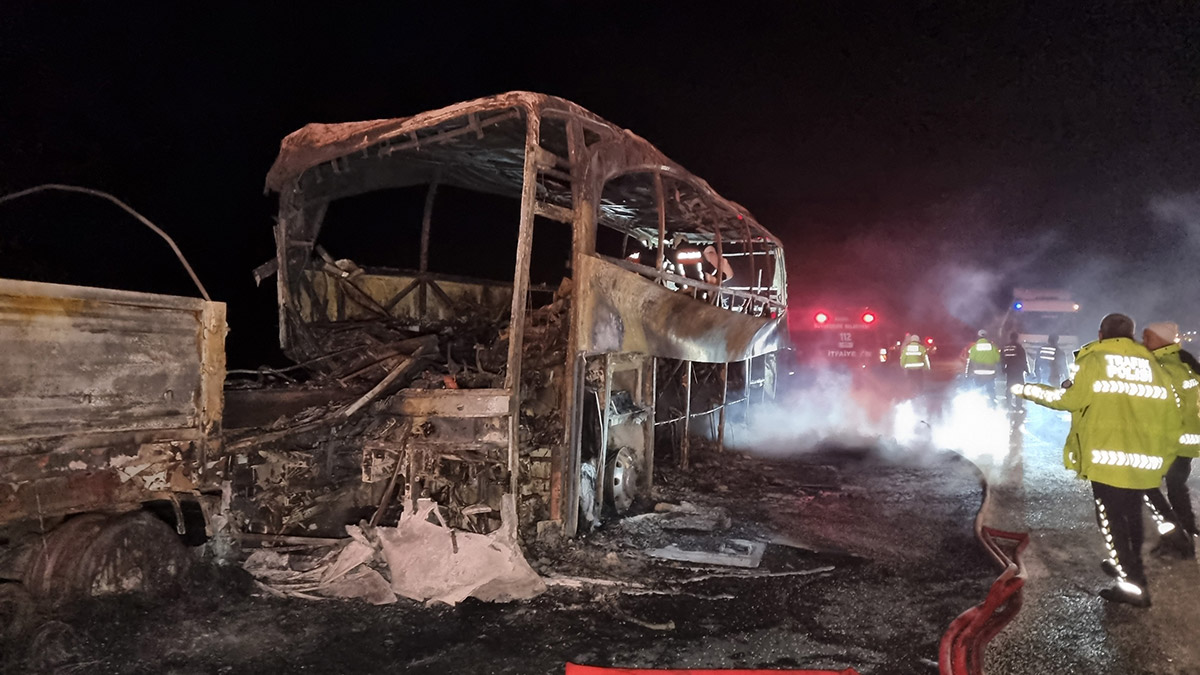 Mersin'de askeri araç kaza yaptı: 3 ölü, 20 yaralı