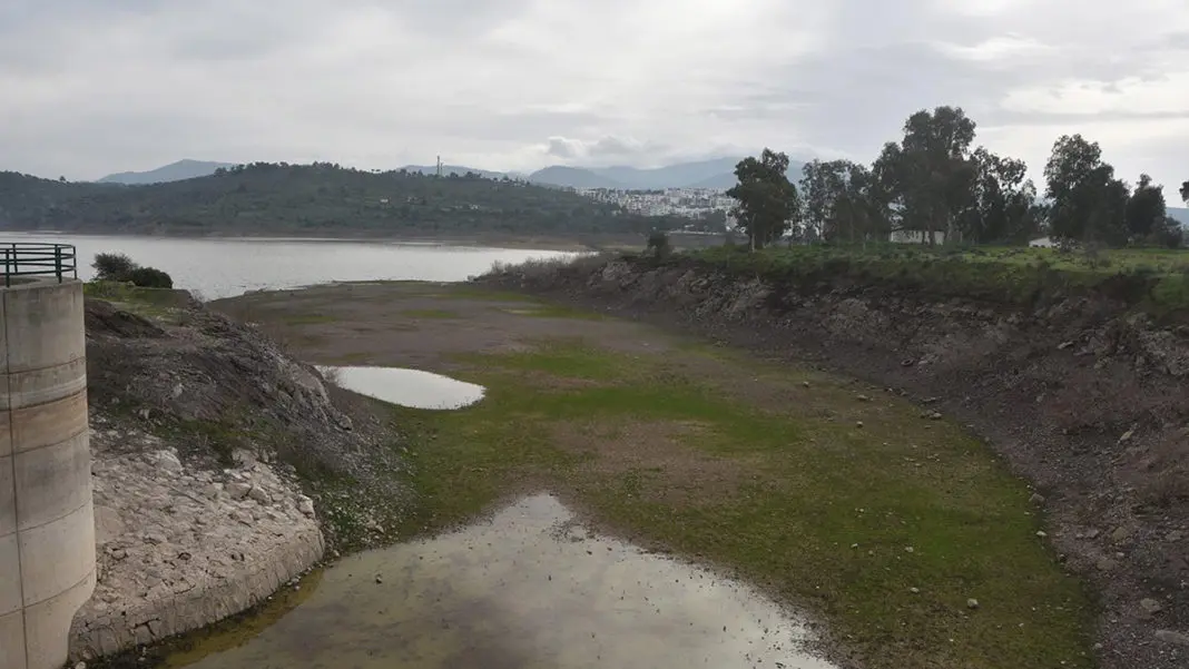 Mumcular Barajı'nda su seviyesi yüzde 40'a düştü