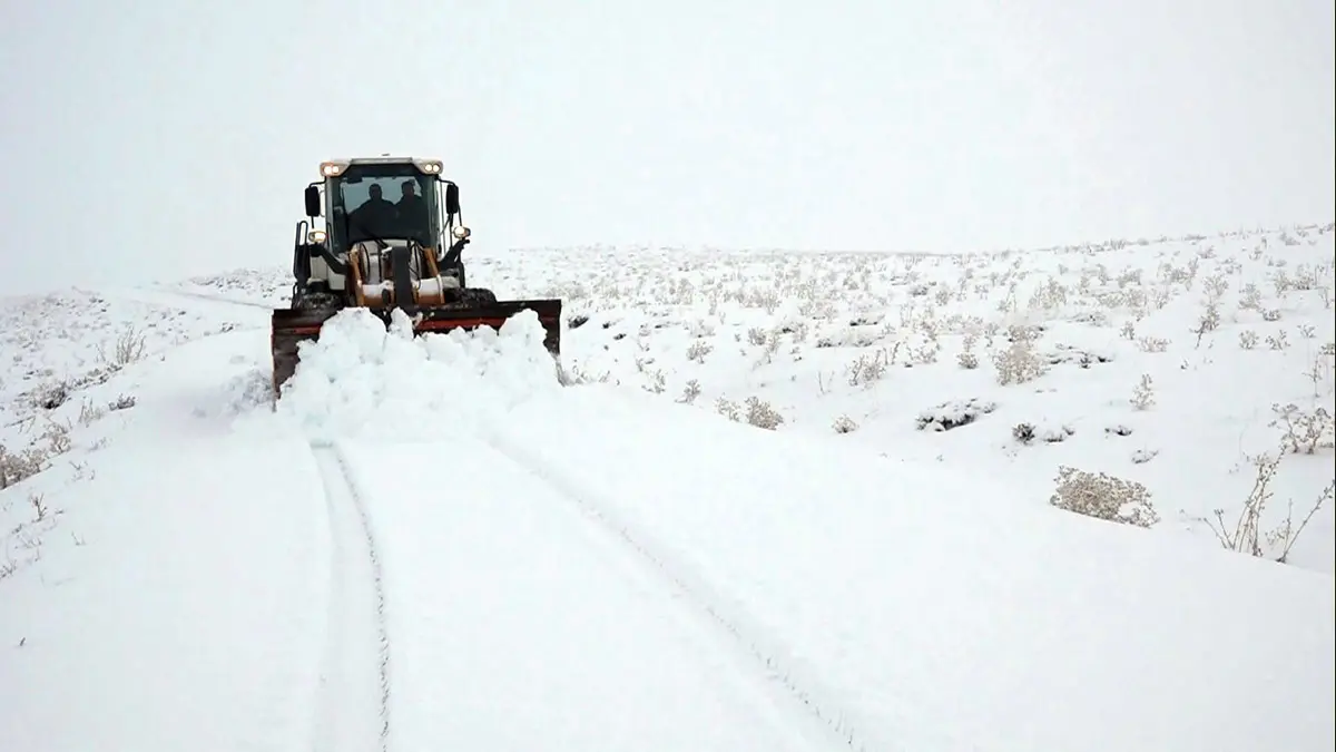 Muş'ta karla mücadele ekiplerinin yol seferberliği