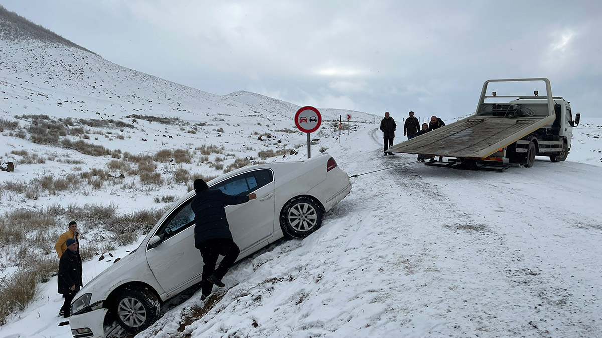 Muş'un yükseklerinde yoğun kar yağışı