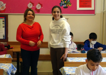 Öğretmeni ile aynı okulda meslektaş oldu