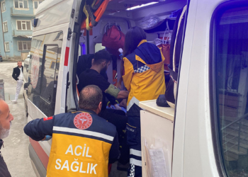 Oynadığı tabanca ateş aldı; 3 yaralı