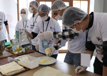 Özel öğrenciler yemek yarışmasında kapıştı