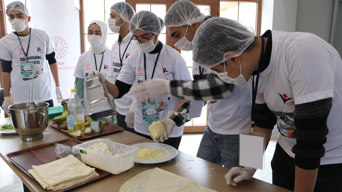 Özel öğrenciler yemek yarışmasında kapıştı