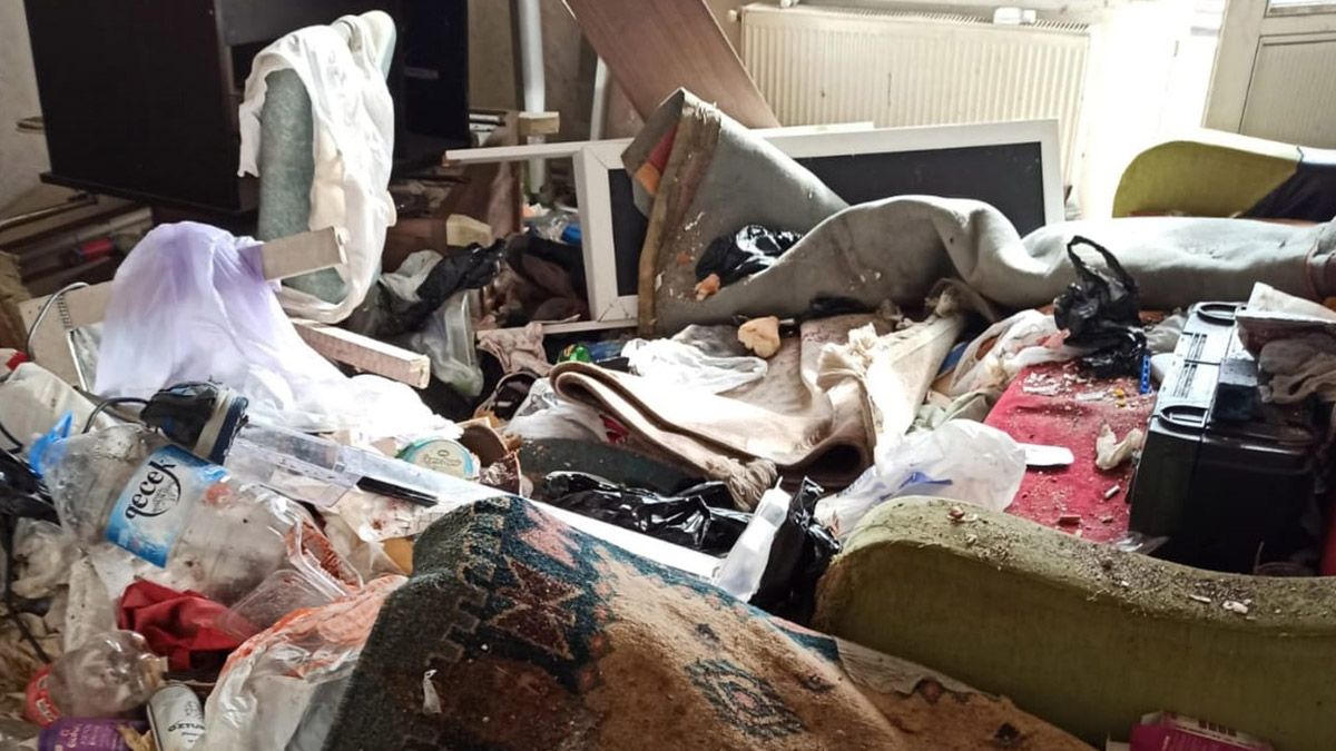 Polatlı'da çöp ev temizlendi