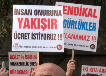Sağlıkçılar maaşlara zam talebiyle eylem yaptı