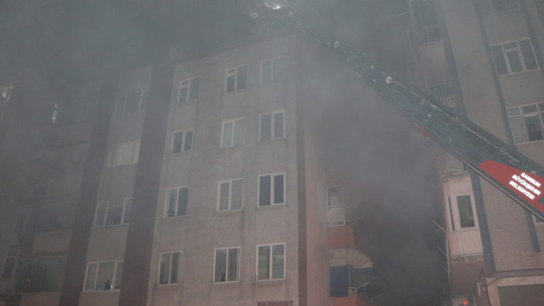 Samsun’da bina yangını; 6 kişi dumandan etkilendi