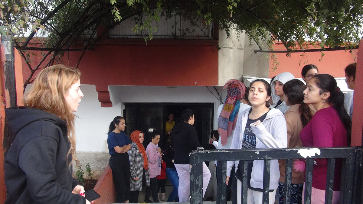 Şanlıurfa'da kız yurdunda taşınma protestosu