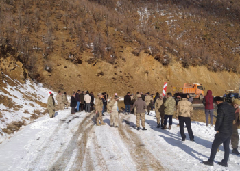 Şarampole devrilen minibüsteki 4 kişi yaralandı