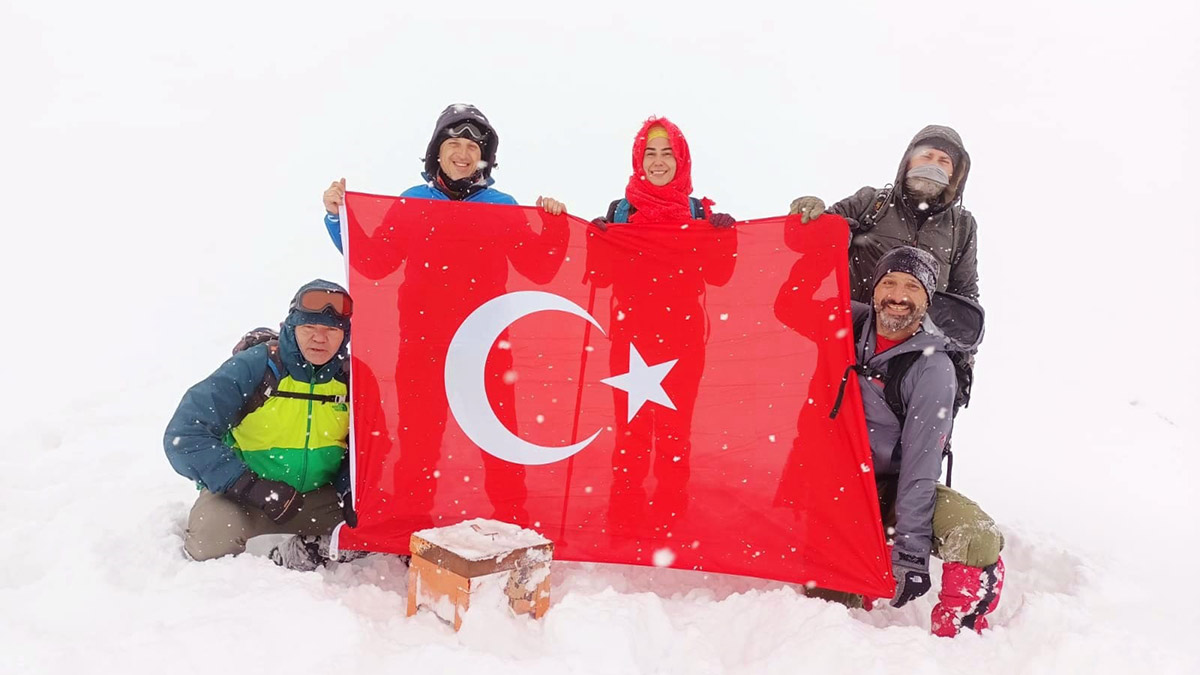 Sarıkamış şehitleri için Kevenli Dağı'na tırmandılar