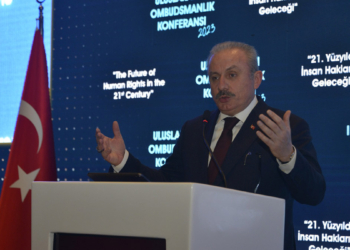 Şentop'tan, Prens Harry'in kitabına tepki