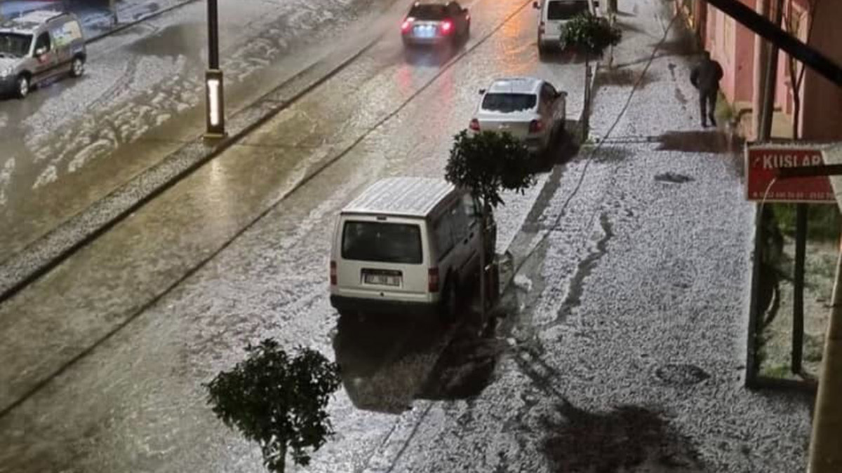 Serik'te dolu etkili oldu