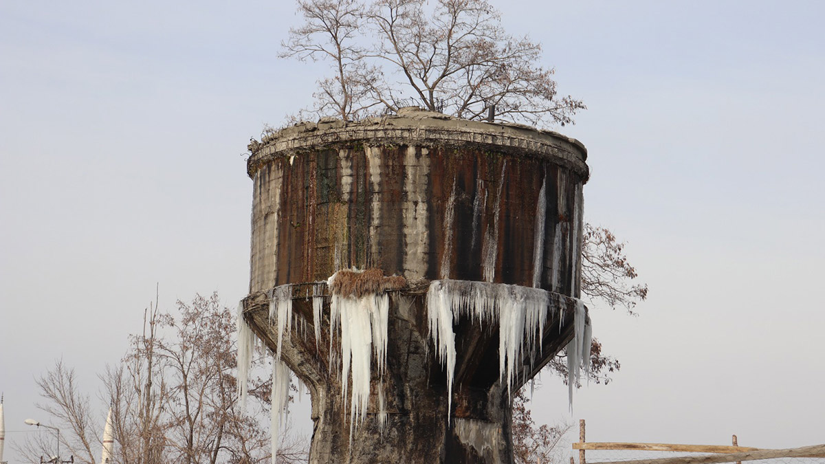 Sibirya soğuklarının etkili olduğu Ağrı buz kesti