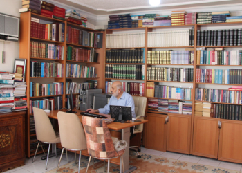 Sigara parasıyla kitap aldı; evi kütüphaneye dönüştü